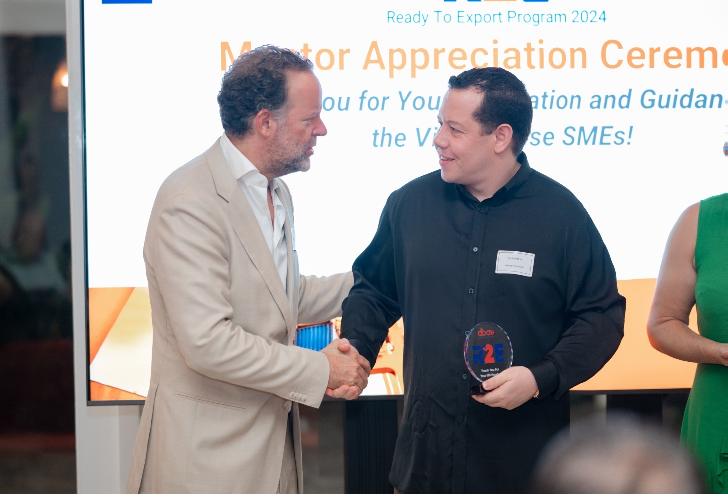 Mickaël Driol receiving recognition at the Ready to Export programme’s 2024 mentor appreciation ceremony